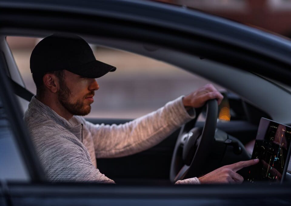 Aplicativos para Motoristas: principais apps em 2024 condutor usando aplicativos para motoristas