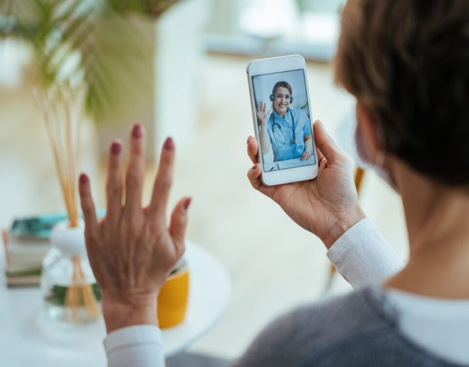 10 Principais Apps de Saúde no Brasil e recursos disponíveis paciente realizando consulta online