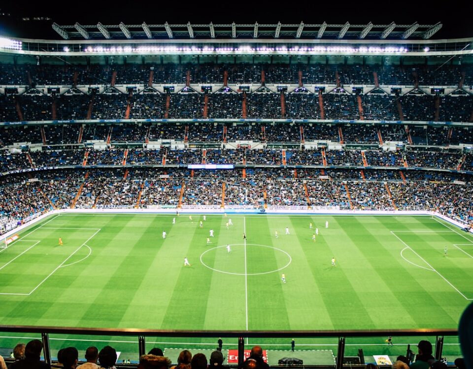 Futebol: 5 aplicativos para acompanhar jogos ao vivo campo de futebol com jogo ao vivo