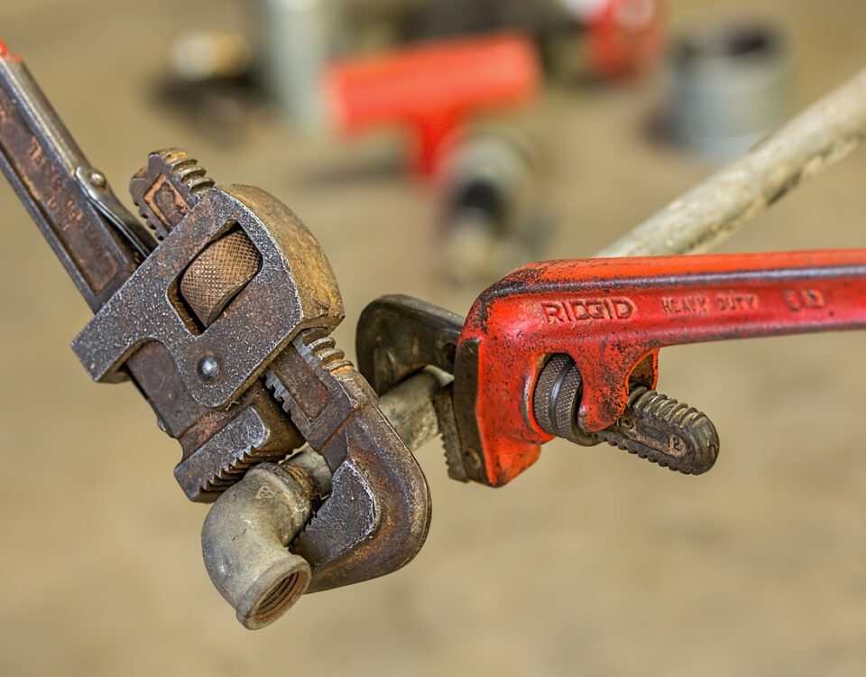 5 aplicativos para encontrar e contratar desentupidoras online plumbing, pipe wrench, repair