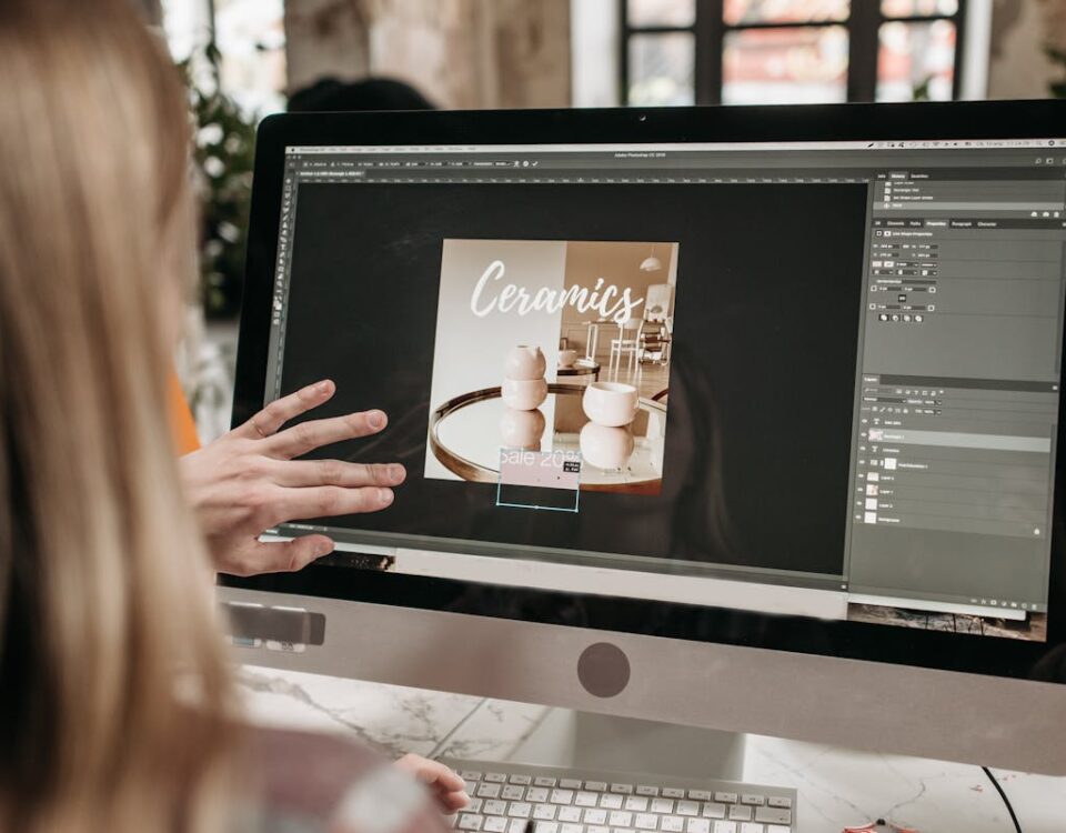 IA generativa: a nova tendência em edição de imagem Woman Using Silver Imac and Apple Keyboard