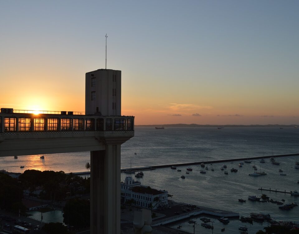 5 aplicativos úteis para explorar o Nordeste brasileiro sunset, lift lacerda, salvador