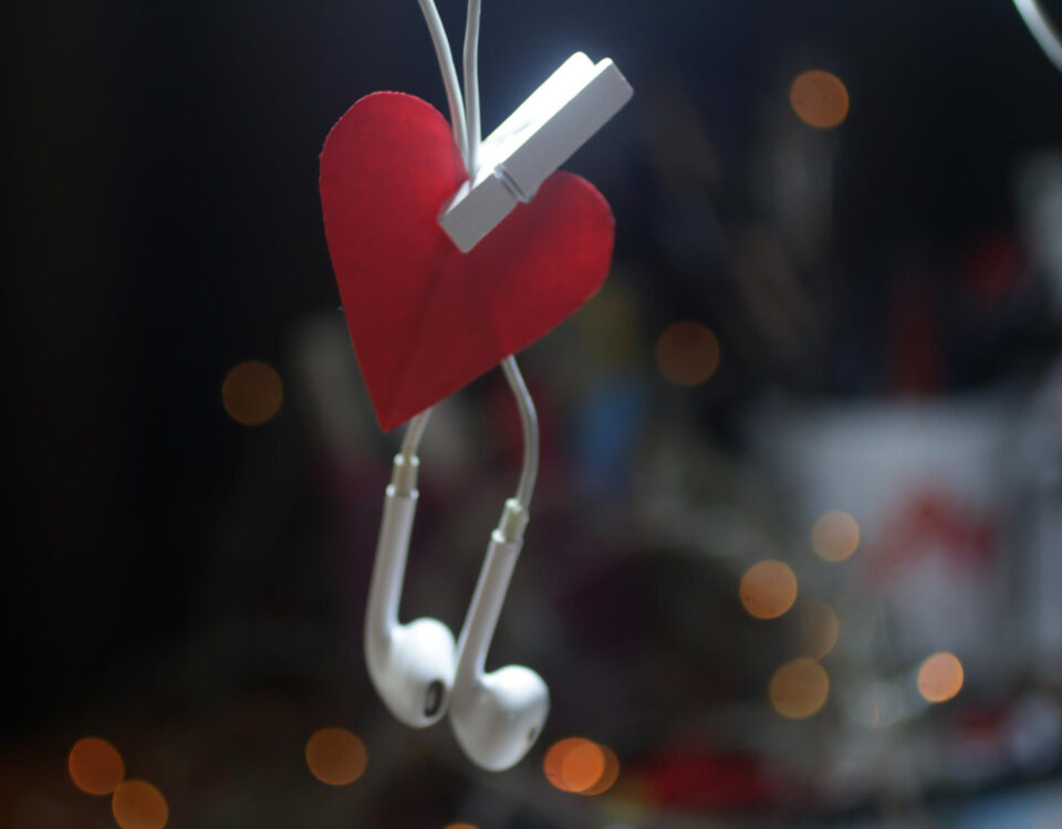 Softwares sociais que expandem a ideia de relacionamento digital Softwares sociais que expandem a ideia de relacionamento digital