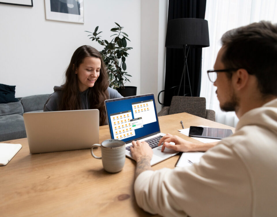 CRMs, bots e agenda online para leads de imóveis CRMs, bots e agenda online para leads de imóveis