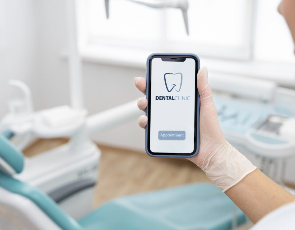 Apps e plataformas facilitam a escolha da clínica odontológica Apps e plataformas facilitam a escolha da clínica odontológica