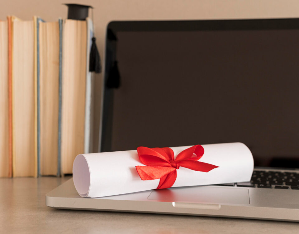 Como comprovar sua formação online sem expor dados demais