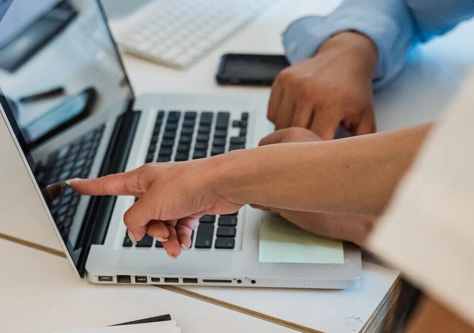 Aplicativos de inteligência artificial conseguem organizar reuniões automaticamente?