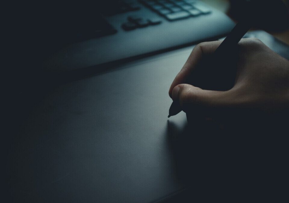 O que significa uma apresentação 100% editável e por que isso importa para quem vai atualizar Mão usando o trackpad de um notebook